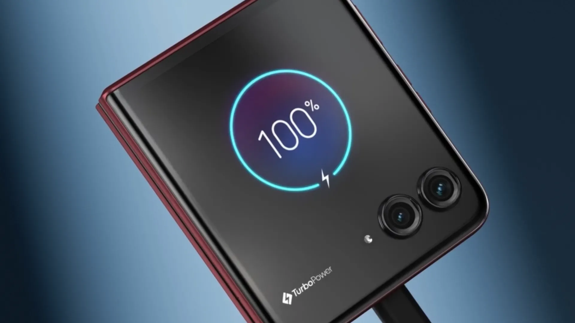 Motorola Razr 60 Ultra hiển thị 100% pin trên màn hình phụ khi đang sạc