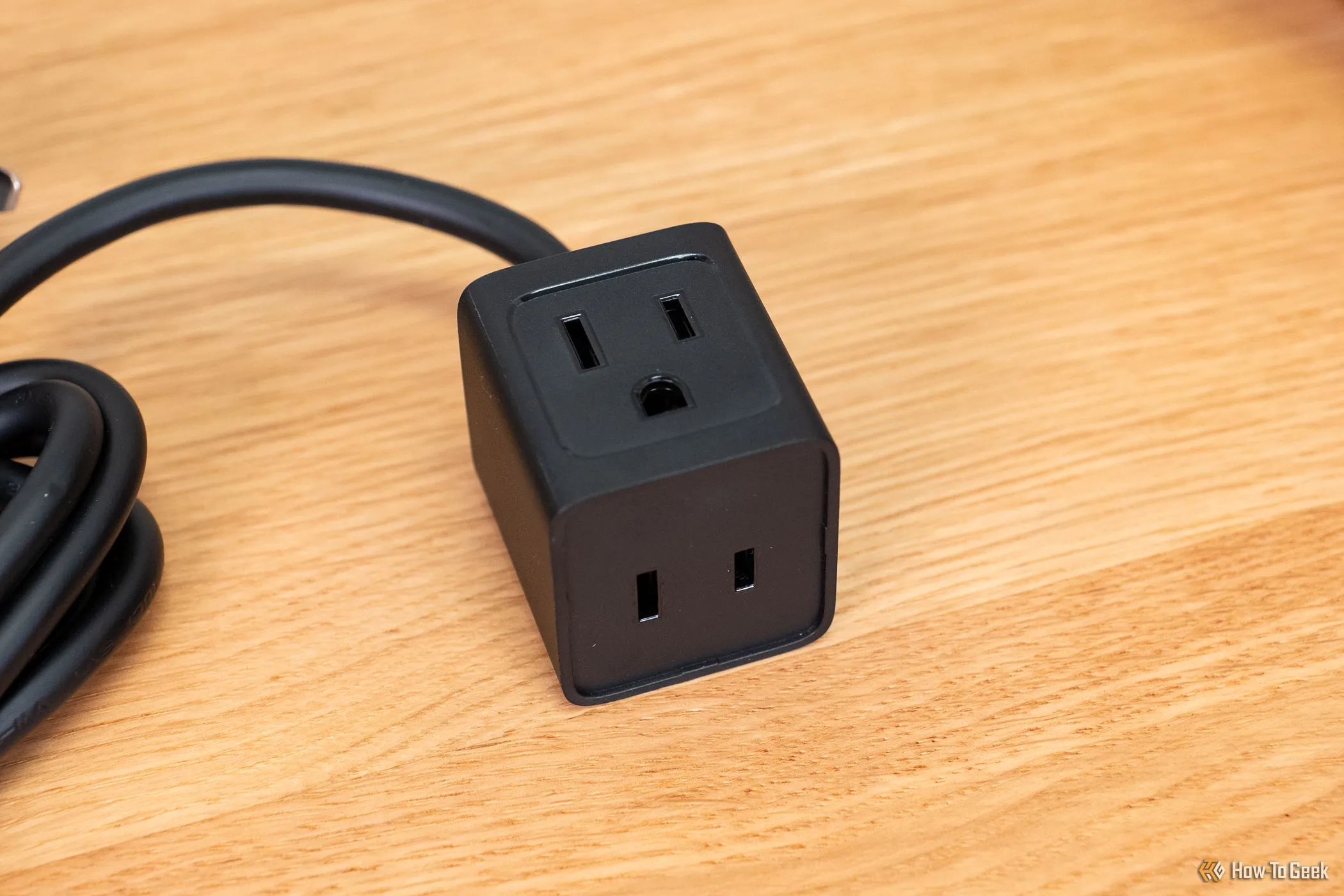 Ổ cắm điện di động Baseus PowerCombo Mini 5-in-1 67W với nhiều cổng sạc USB và AC