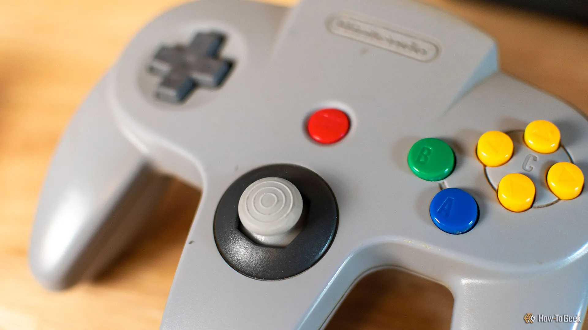 Tay cầm Nintendo 64 đã được thay thế cần analog mới, sẵn sàng cho trải nghiệm chơi game