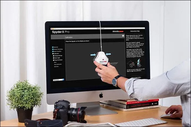 Thiết bị cân chỉnh màu màn hình chuyên nghiệp Datacolor SpyderX Pro.