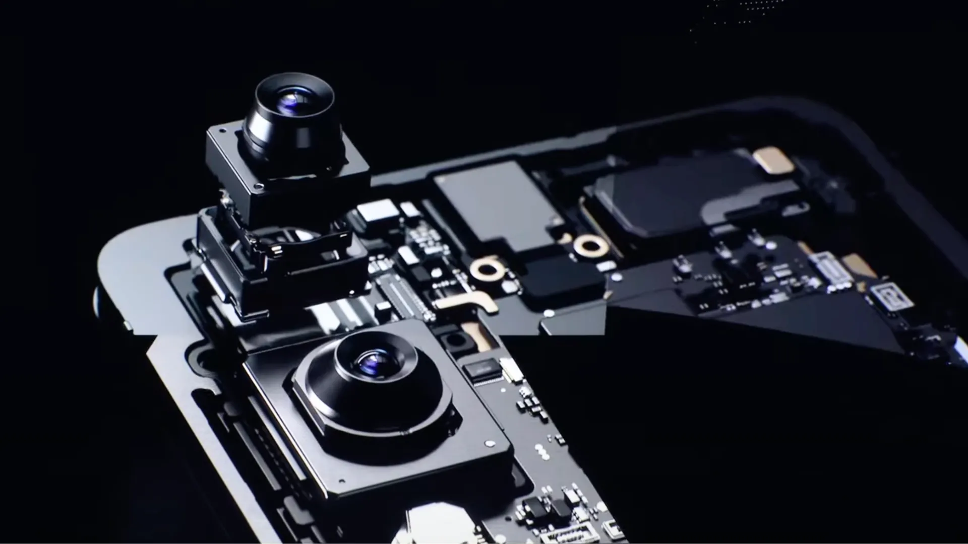 Thiết kế mặt lưng của Samsung Galaxy S25 Edge với cụm camera 200MP nổi bật, cho trải nghiệm nhiếp ảnh cao cấp