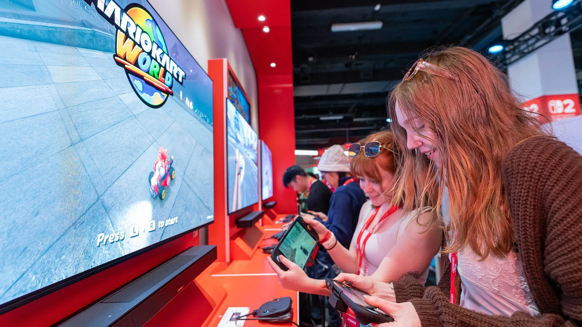 Trải nghiệm chơi Mario Kart World tại sự kiện ra mắt Nintendo Switch 2 ở New York City, thể hiện giao diện game sống động