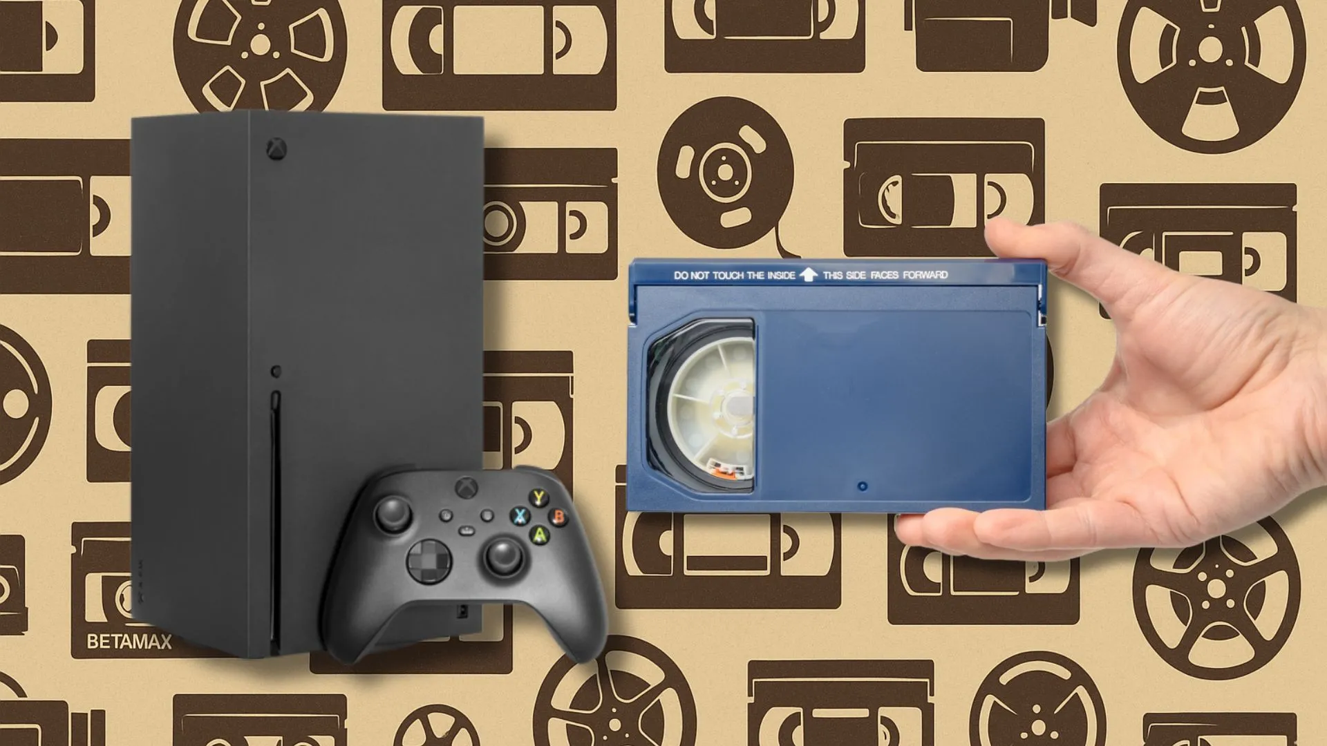 Xbox Series X và băng Betamax trên thiết bị media cổ điển, minh họa so sánh thị phần console với nền tảng Mac.
