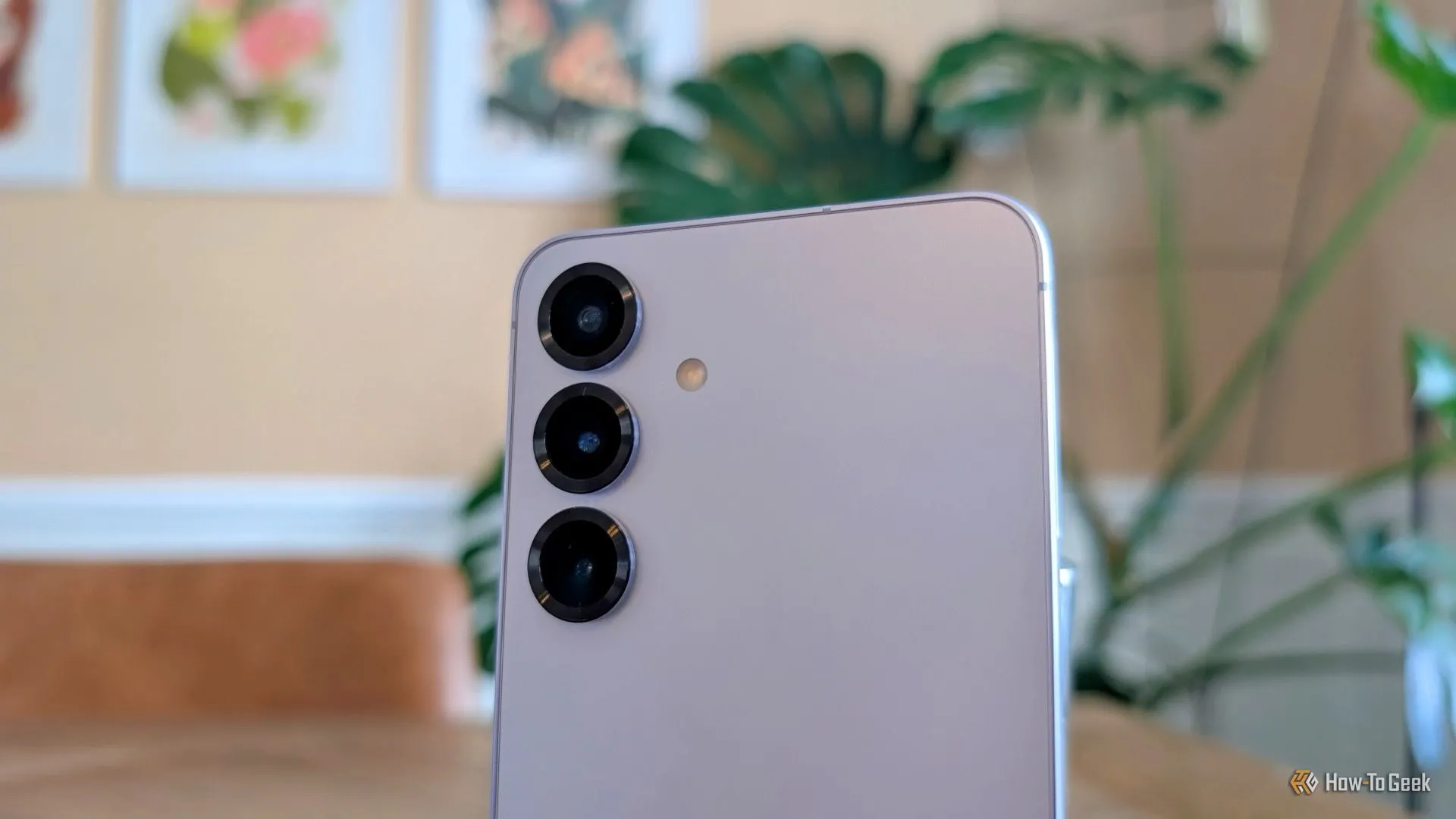 Cận cảnh camera sau của Samsung Galaxy S25