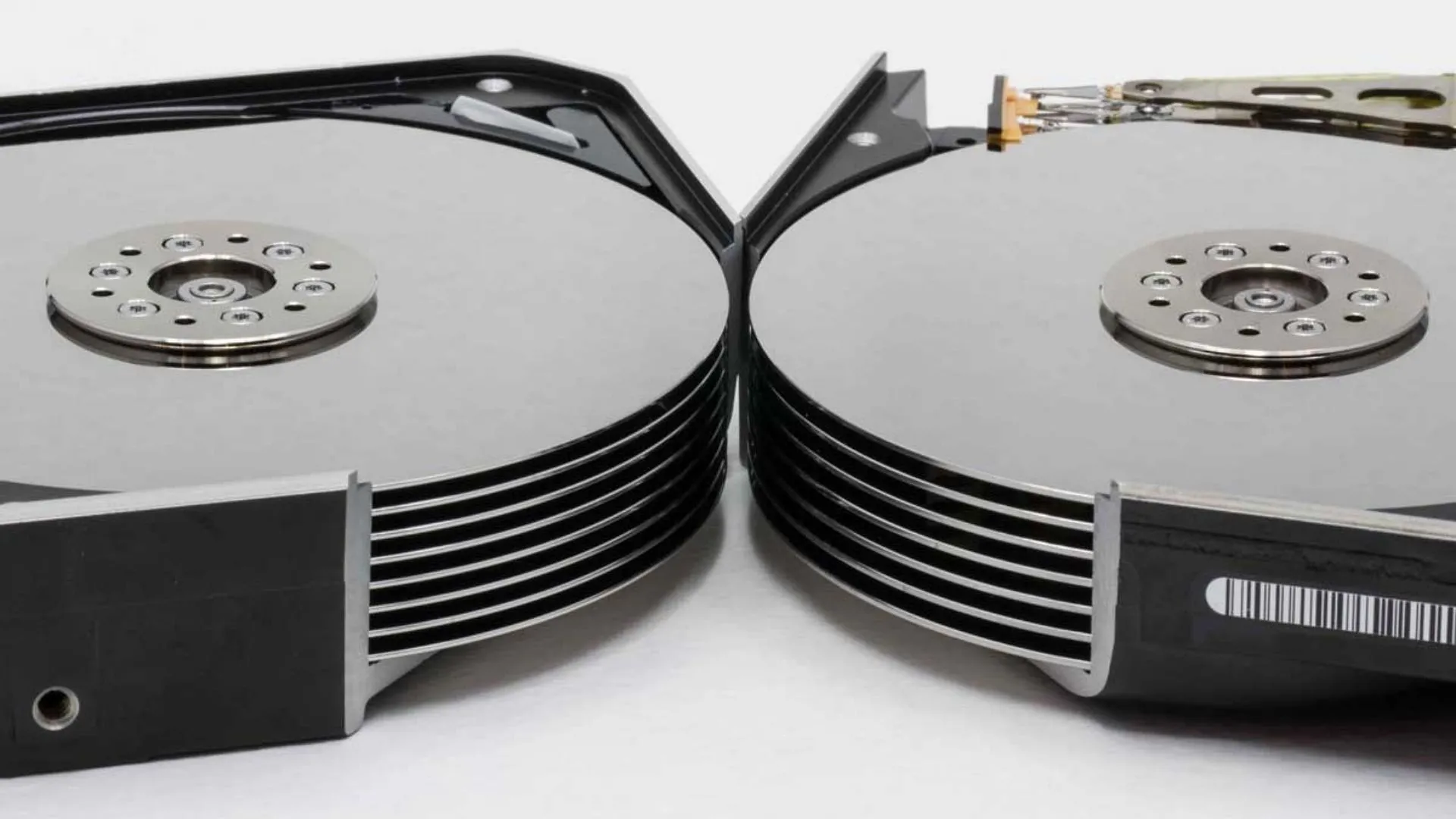 Chồng phiến đĩa (platters) bên trong ổ cứng Helium của WD, tối ưu cho dung lượng cao