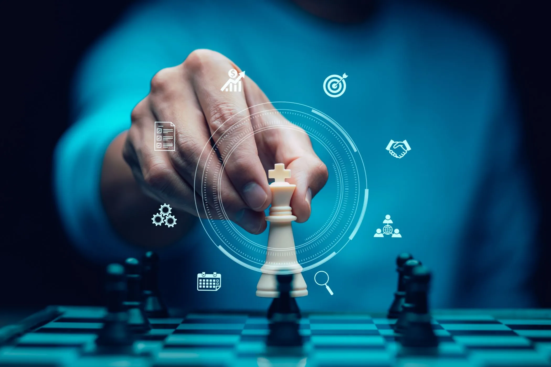 Một người đang chơi cờ vua, tượng trưng cho board game truyền thống.
