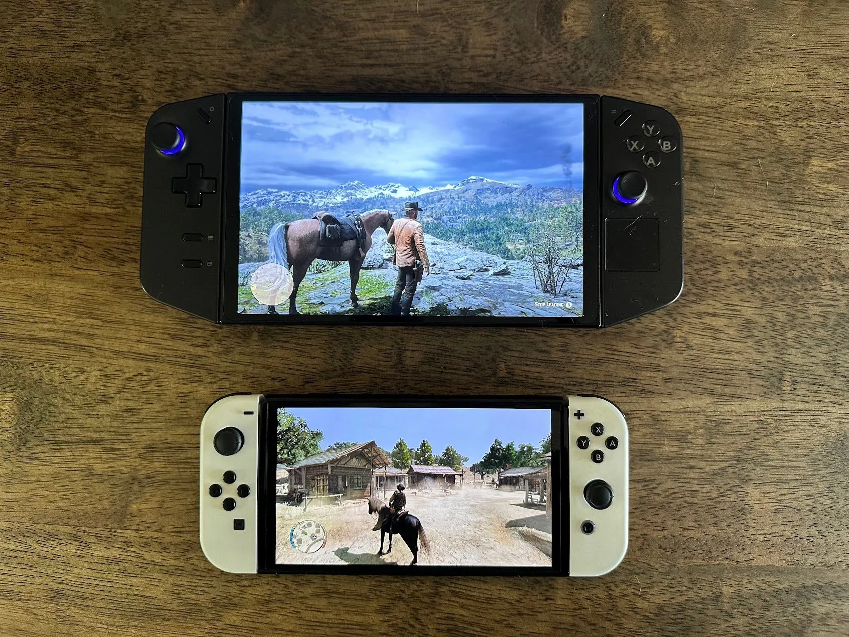 Red Dead Redemption 1 và 2 được chơi trên Nintendo Switch OLED và Lenovo Legion Go, minh chứng cho sức mạnh của handheld hiện đại