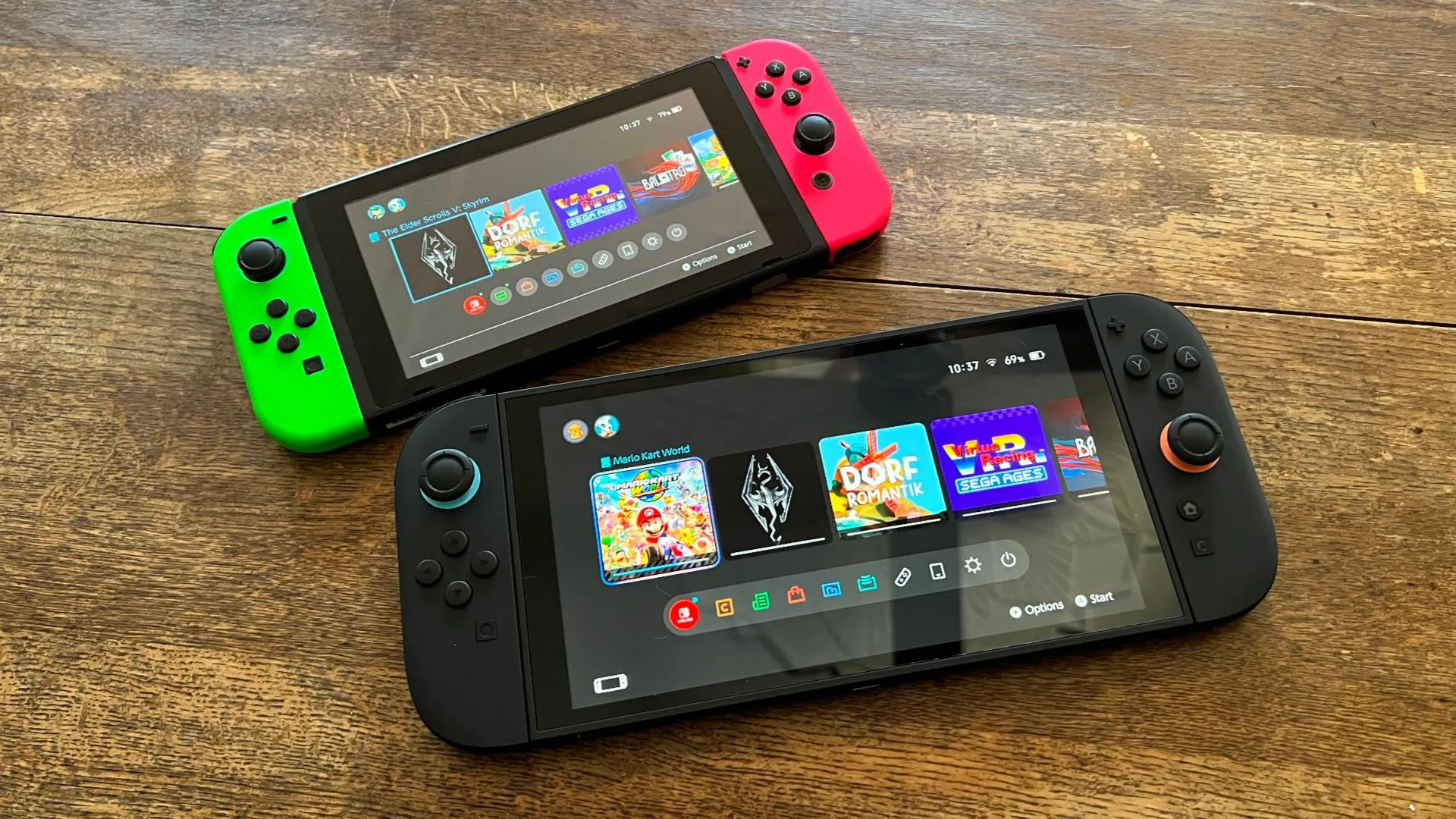 So sánh kích thước và thiết kế giữa hai phiên bản Nintendo Switch hoặc thế hệ Switch 2 giả định