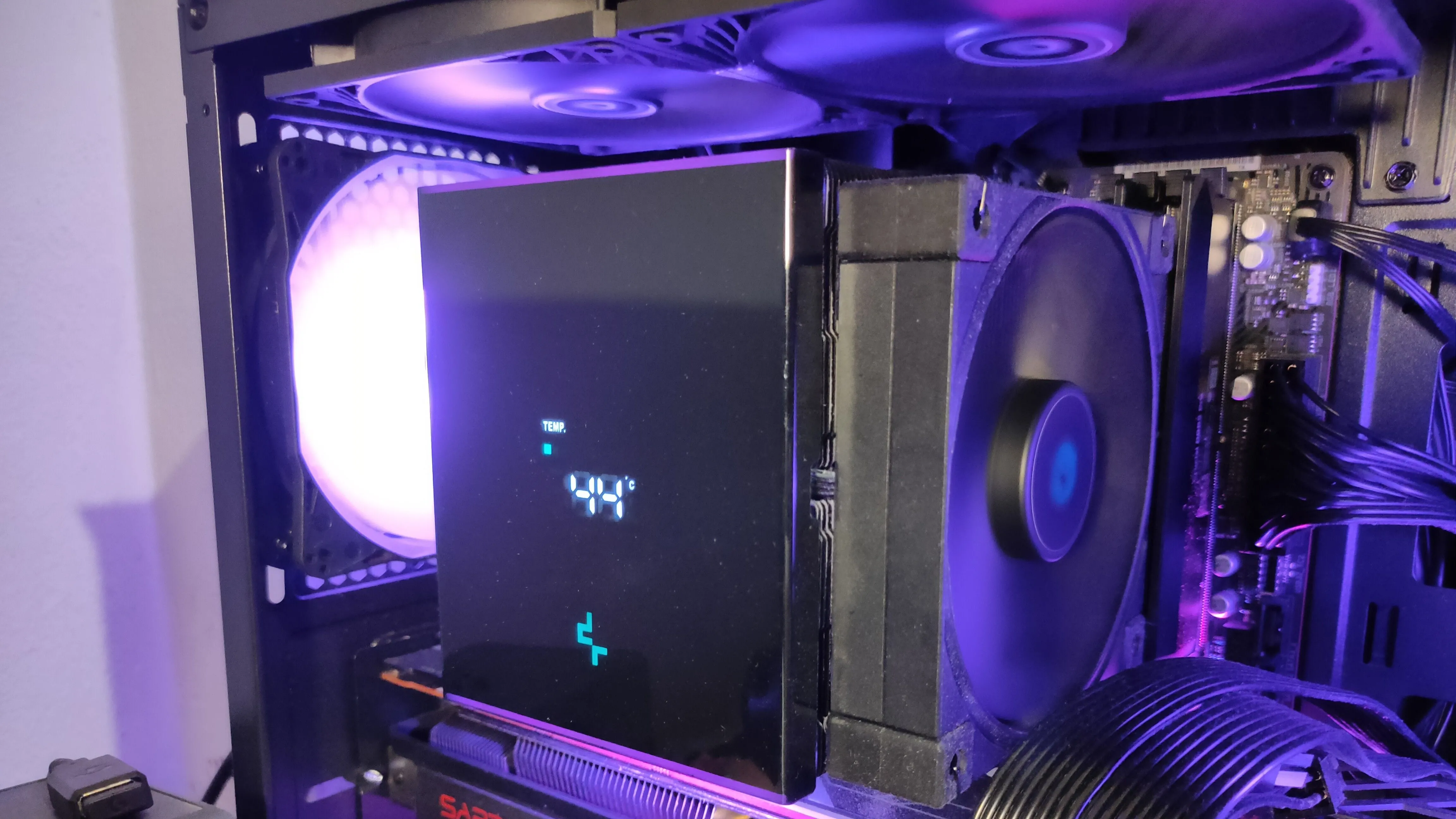 Tản nhiệt khí CPU Deepcool AK620 Digital trong máy tính chơi game