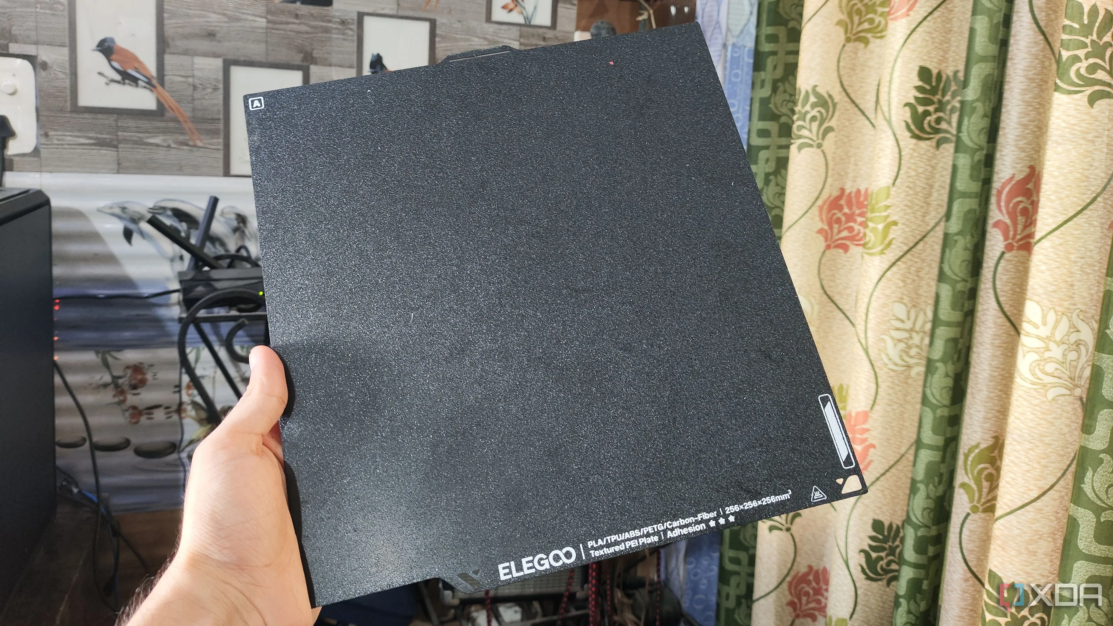 Bàn in PEI của máy in 3D Elegoo Centauri Carbon giúp cải thiện độ bám dính khi in ABS