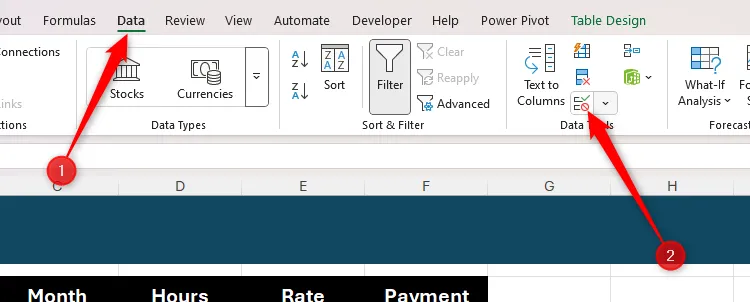 Biểu tượng Data Validation (Xác thực Dữ liệu) được chọn trong tab Data (Dữ liệu) trên ribbon của Excel