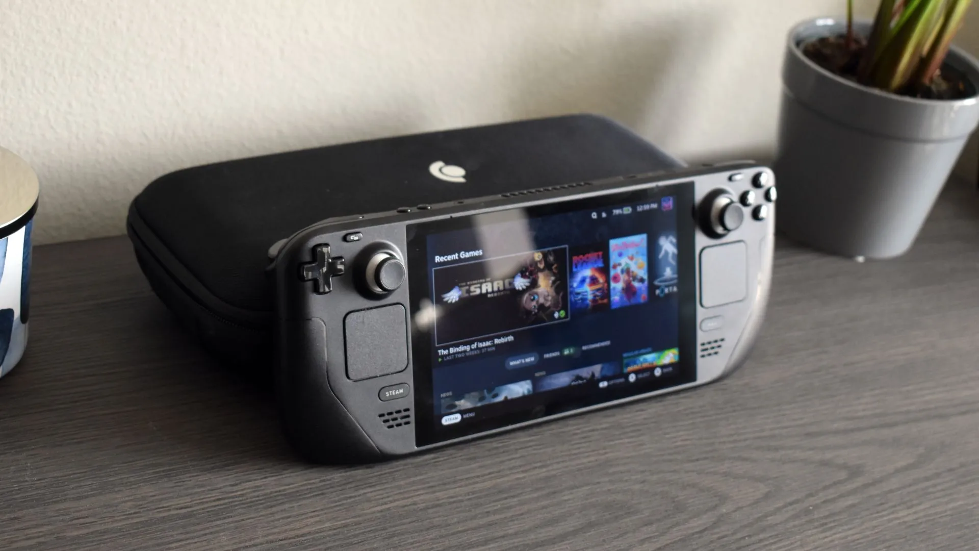 Cận cảnh chiếc máy chơi game cầm tay Steam Deck của Valve