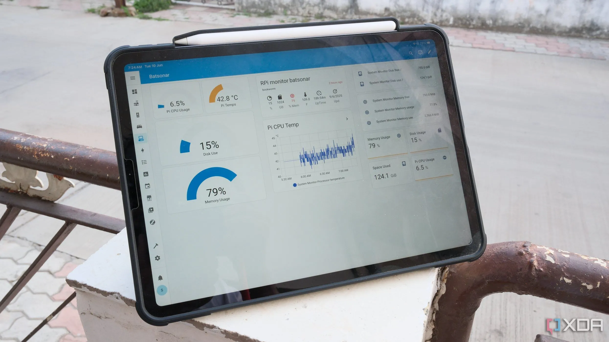 Dashboard Home Assistant trên máy tính bảng, giám sát sức khỏe hệ thống nhà thông minh