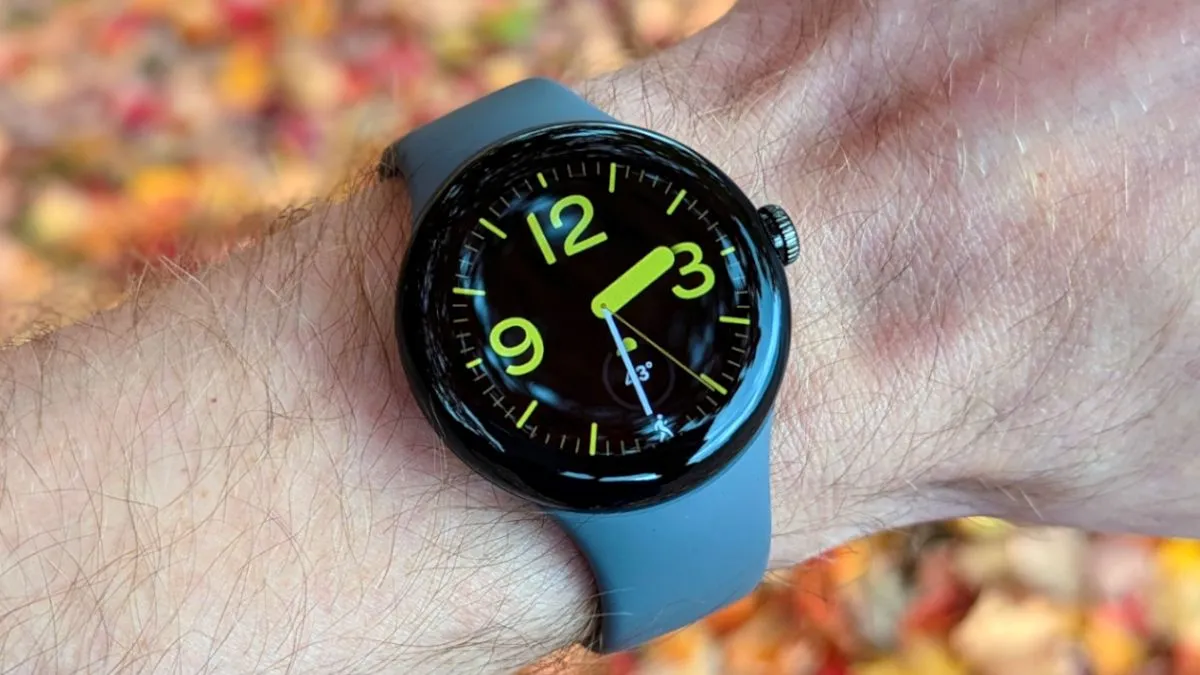 Đồng hồ thông minh Google Pixel Watch với dây đeo độc quyền
