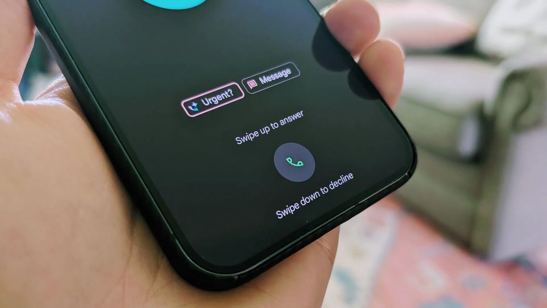 Giao diện cuộc gọi đến mới trên ứng dụng Google Phone của Android