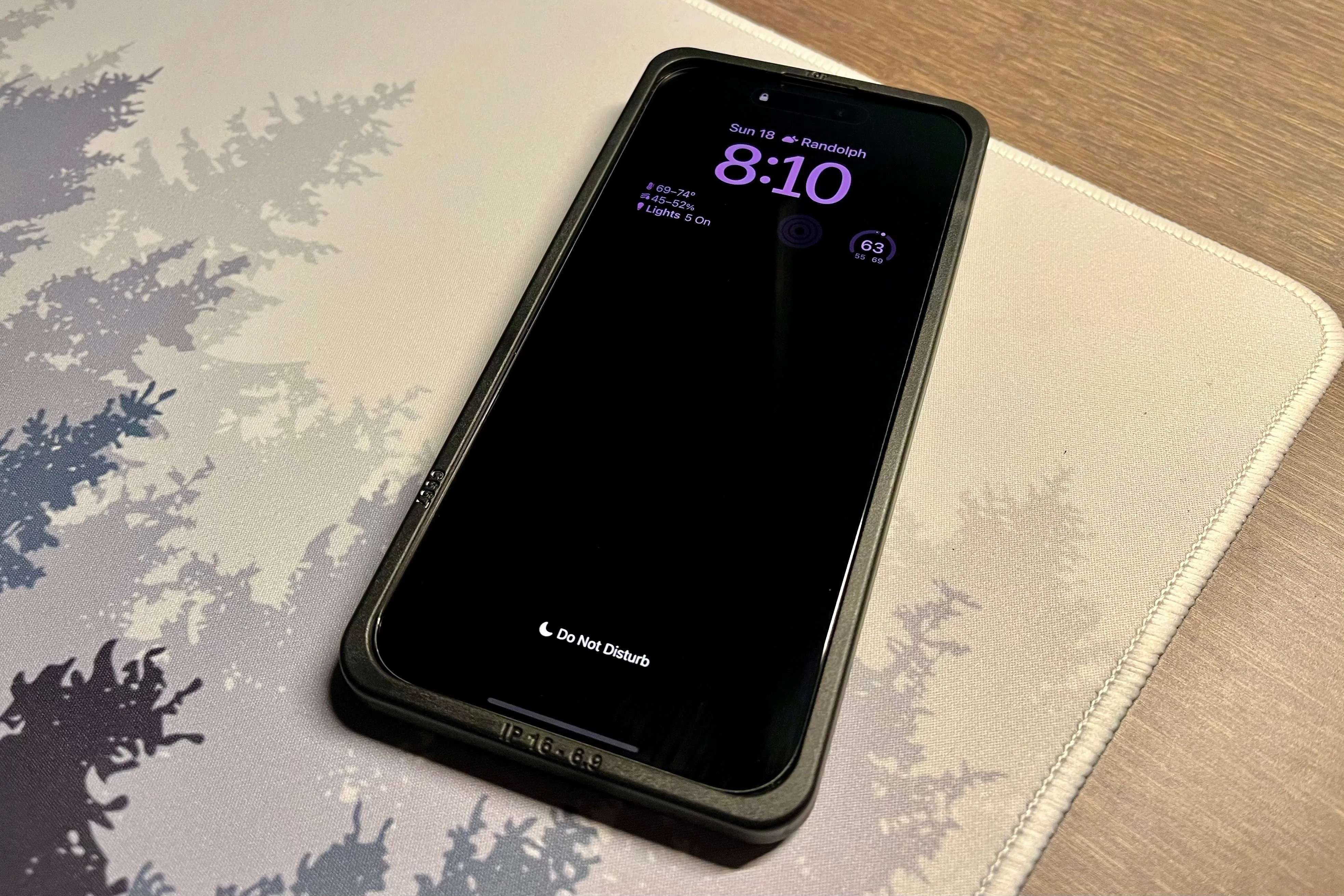 Khung định vị giúp dán kính cường lực iPhone chính xác và dễ dàng