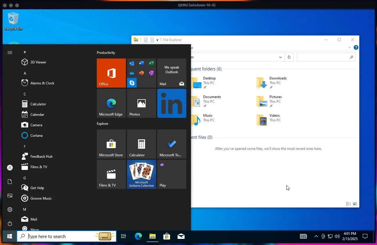 Màn hình desktop Windows 10 hoạt động trong cửa sổ QEMU, cho thấy một máy ảo hoàn chỉnh được tạo bằng Quickemu.