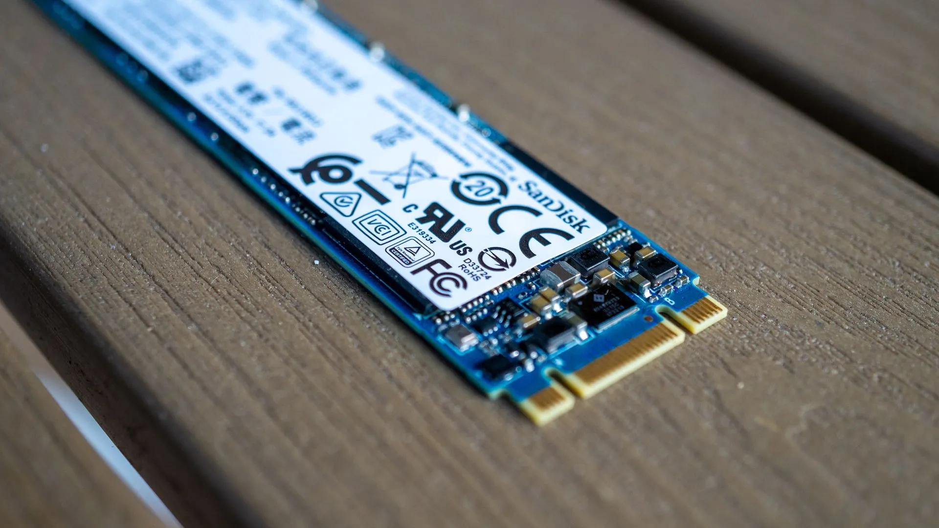 Ổ cứng SSD M.2 SanDisk, đại diện cho ổ đĩa NVMe PCIe hiệu năng cao