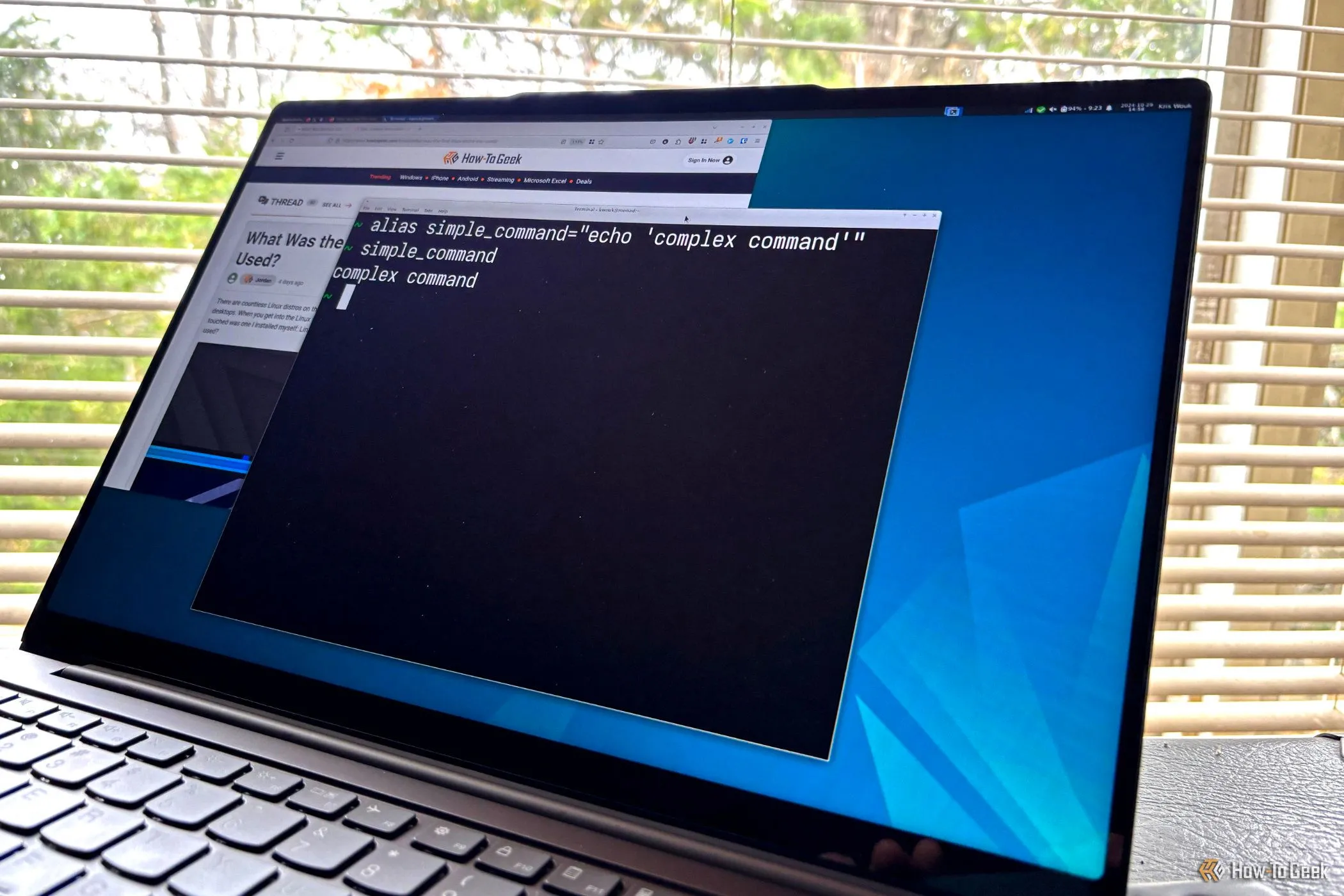 Ví dụ về lệnh alias 'windows' được thực thi trên terminal Linux, giúp khởi động máy ảo Quickemu nhanh chóng.